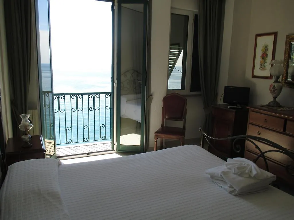 Hotel Leopold Moneglia 3*,  Italy